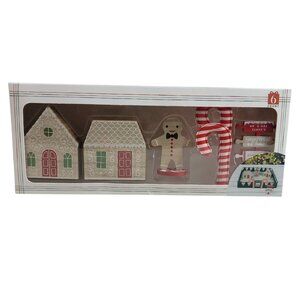 Horizon Group Tray Props Gingerbread Candy Cane Houses Signs 6 Count 2023 NEW